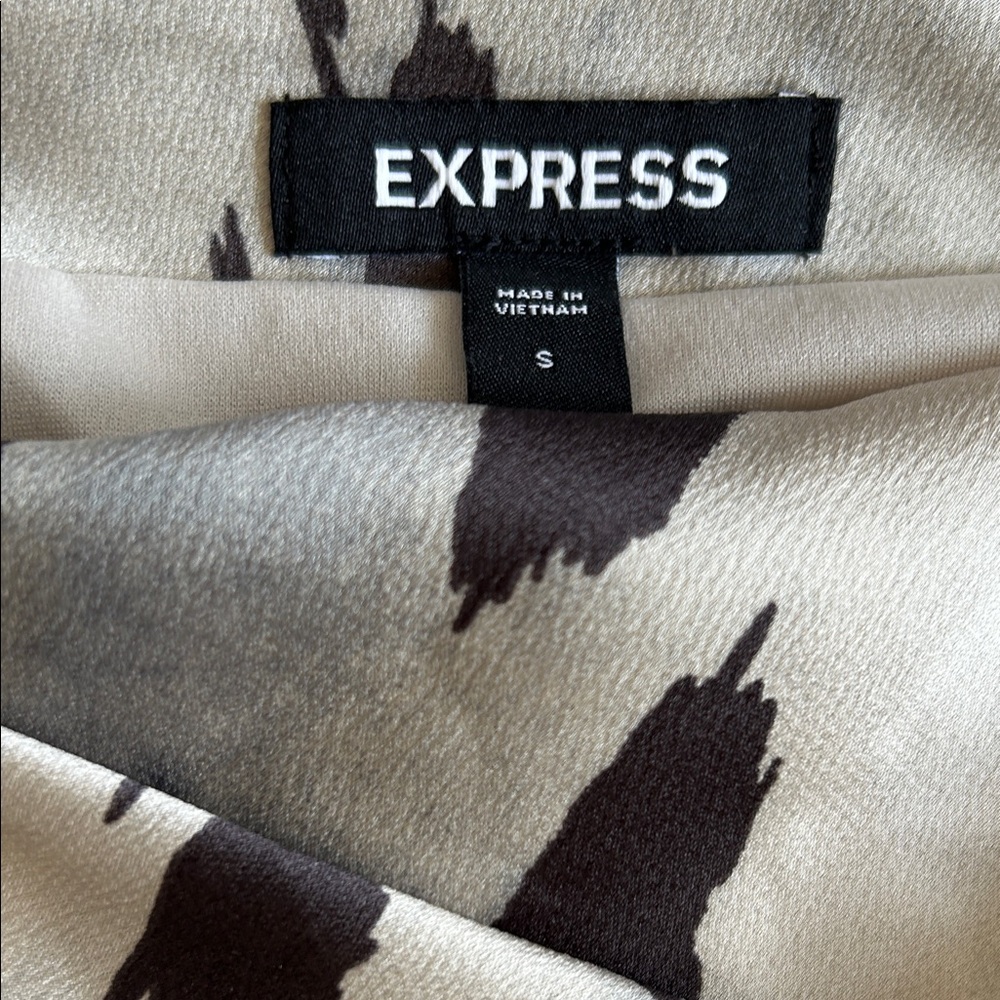 Express Black and Cream Patterned Midi Dress - Picture 2 of 8